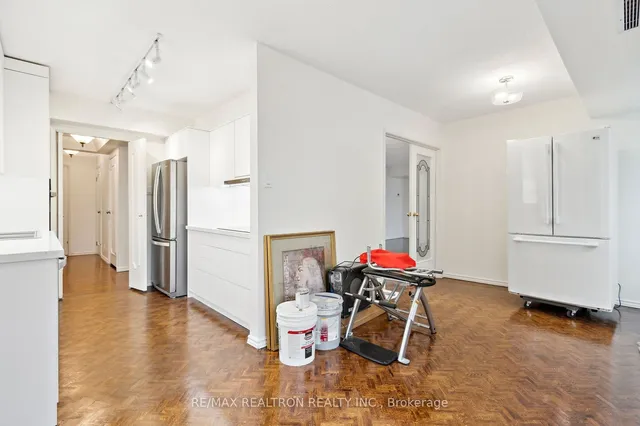 Additional image 5 of 449 Walmer Rd Unit 401