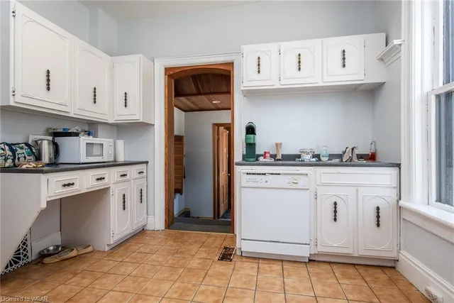 Additional image 24 of 109 College St