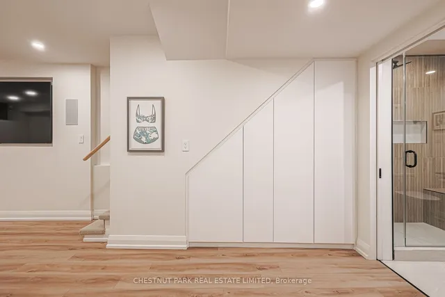 Additional image 30 of 186 Macpherson Ave