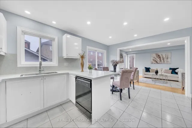 Additional image 6 of 76 Seasons Dr