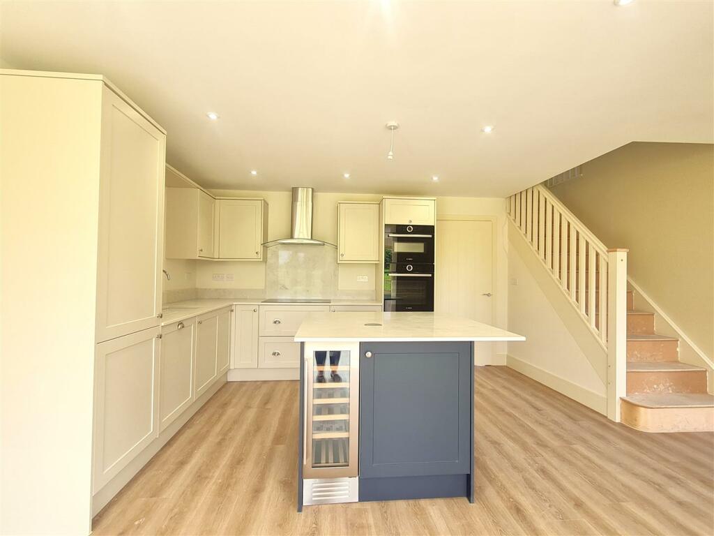 Additional image 3 of Meadow View, Hill Ash Court