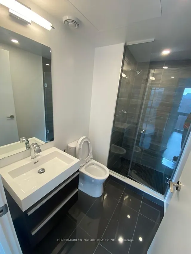 Additional image 8 of 39 Roehampton Ave Unit 710