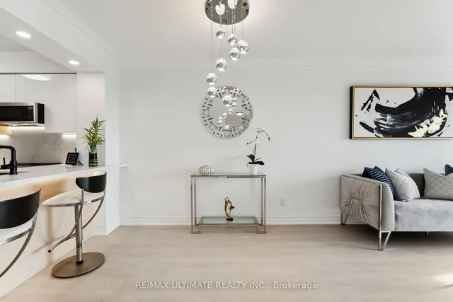 Additional image 31 of 2 Clairtrell Rd Unit #1008