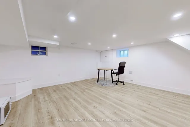 Additional image 28 of 196 Lawrence Ave