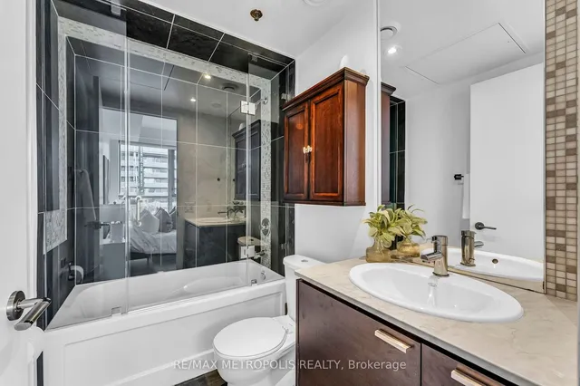 Additional image 25 of 375 King St Unit 3009