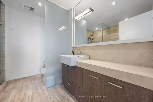 Additional image 19 of 170 Avenue Rd Unit 607