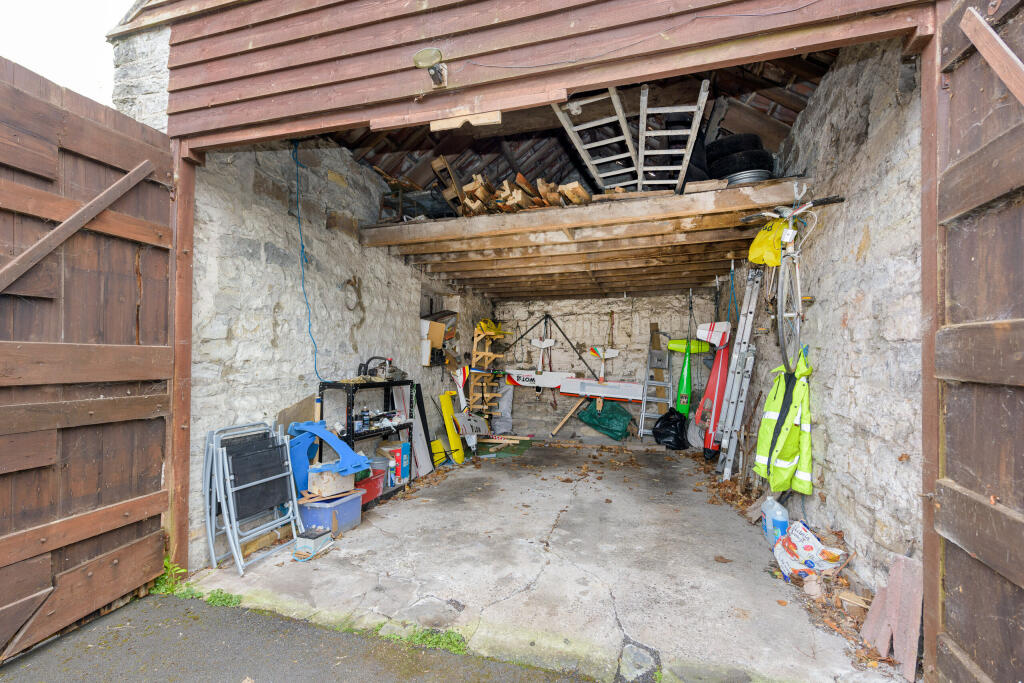 Additional image 23 of Leigh Road, Street