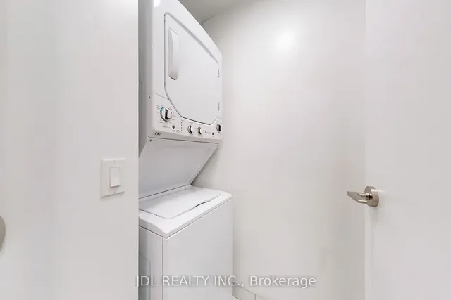 Additional image 25 of 39 Roehampton Ave Unit 506
