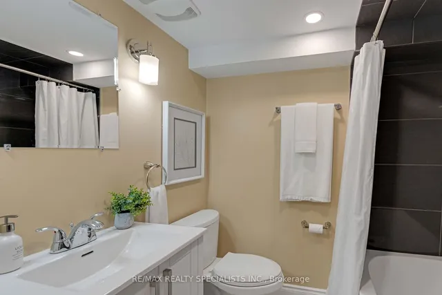 Additional image 24 of 1655 Keele St