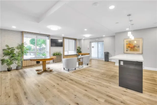 Additional image 34 of 399 Queen St S Unit 211