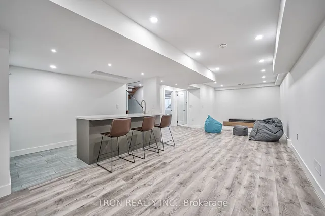 Additional image 33 of 38 Uno Dr