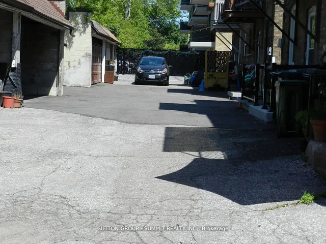 Additional image 2 of 976 Avenue Rd