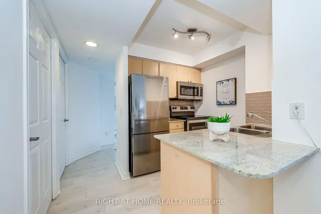 Additional image 7 of 763 Bay St Unit 2702