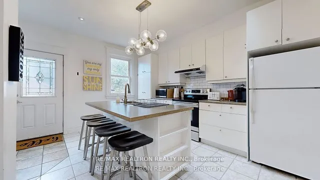 Additional image 14 of 12 Lark St