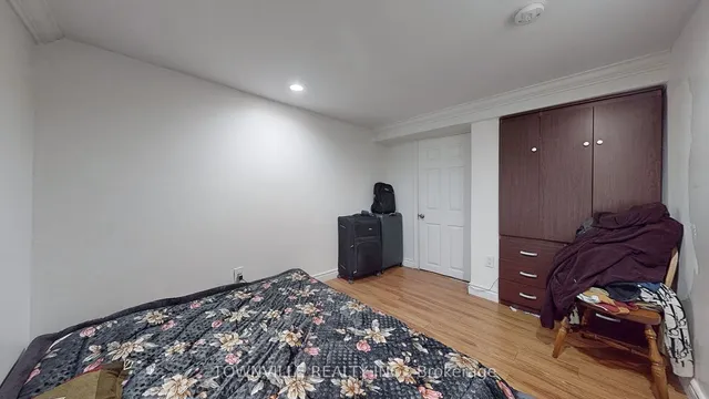 Additional image 29 of 24 Avening Dr