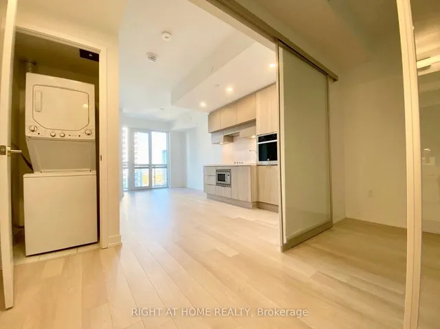 Additional image 4 of 39 Roehampton Ave Unit 314