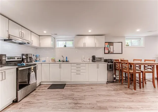 Additional image 16 of 27 Weichel St