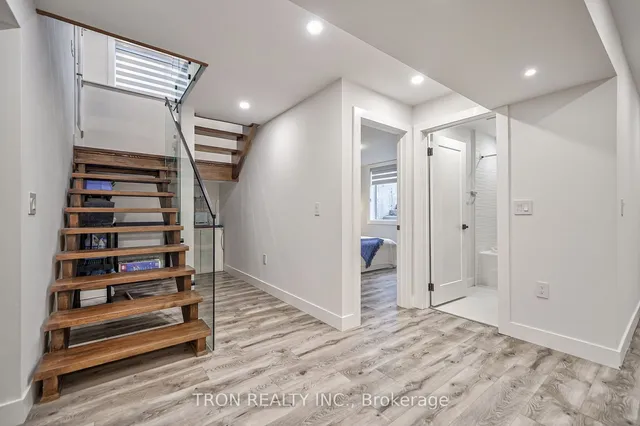 Additional image 32 of 38 Uno Dr