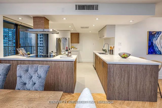 Additional image 18 of 65 Harbour Sq Unit 1401