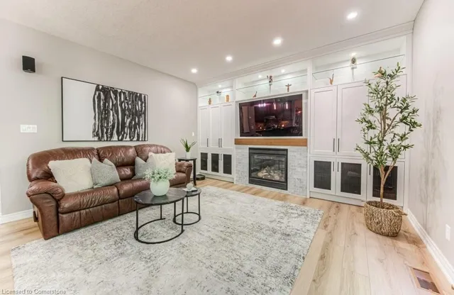 Additional image 18 of 55 Wagon St