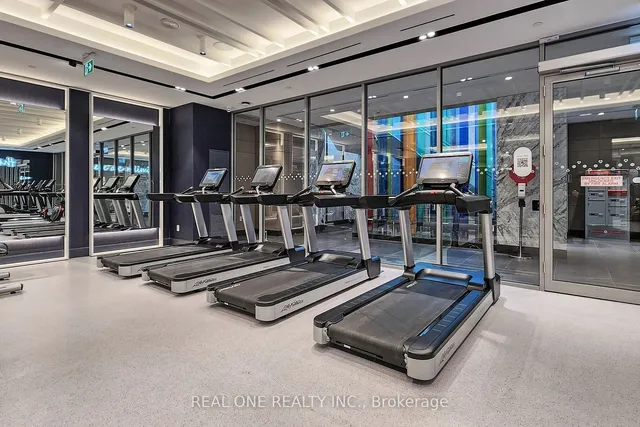 Additional image 35 of 118 Merchants' Wharf Unit 320