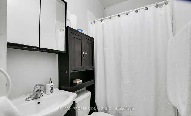 Additional image 27 of 176 Rosemount Ave