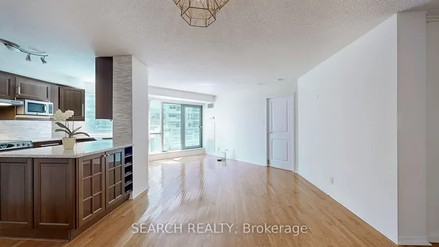 Additional image 9 of 10 Yonge St Unit 413