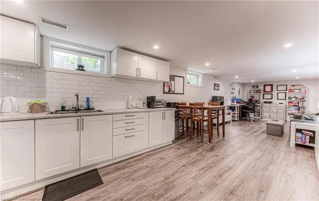 Additional image 17 of 27 Weichel St