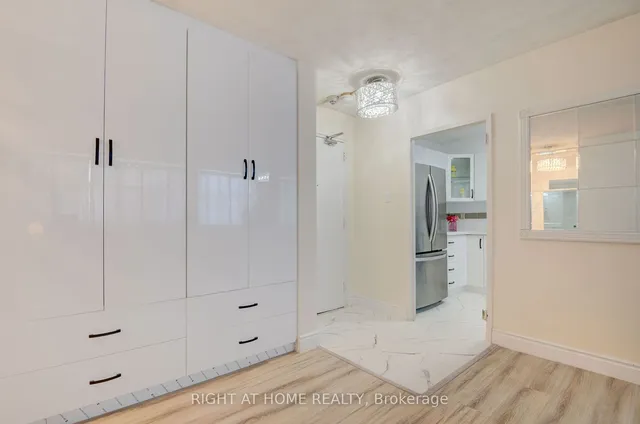 Additional image 4 of 2245 Eglinton Ave Unit 207