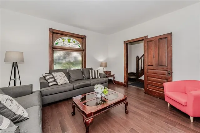 Additional image 10 of 7 Richmond Ave