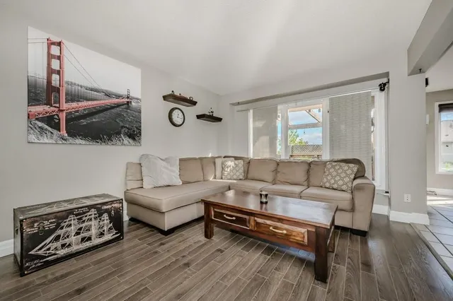 Additional image 9 of 3 REISTVIEW St