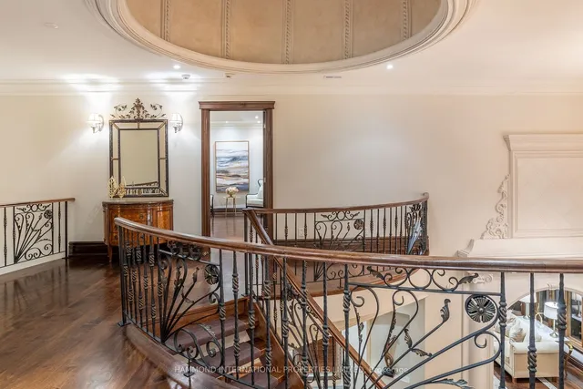 Additional image 28 of 24 York Valley Cres