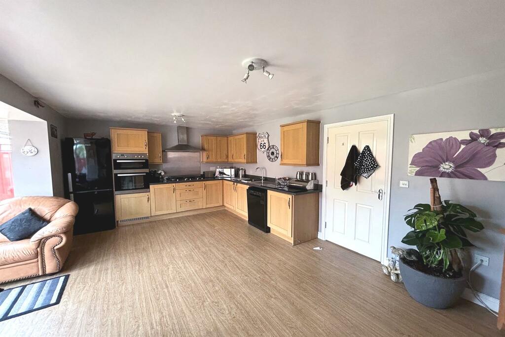 Additional image 5 of Fowen Close, Street