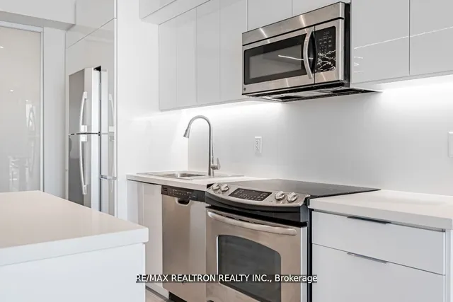 Additional image 10 of 386 Yonge St Unit 4909