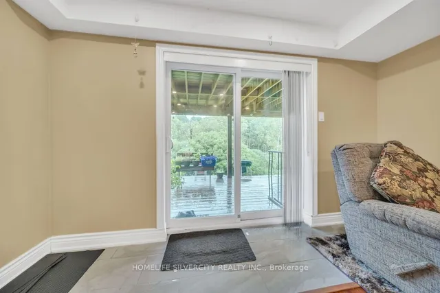 Additional image 30 of 425 Woodbine Ave