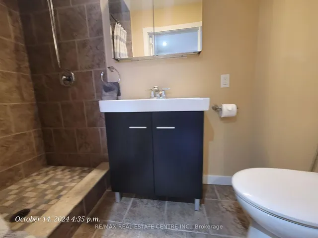 Primary image of 18 Dreger Ave