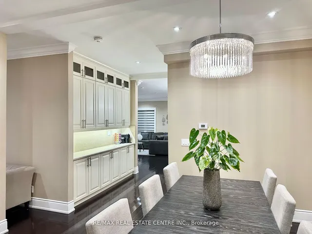 Additional image 6 of 110 Allenby Ave
