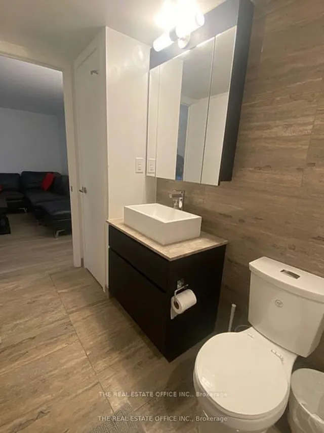 Additional image 14 of 112 Fort York Blvd Unit G09