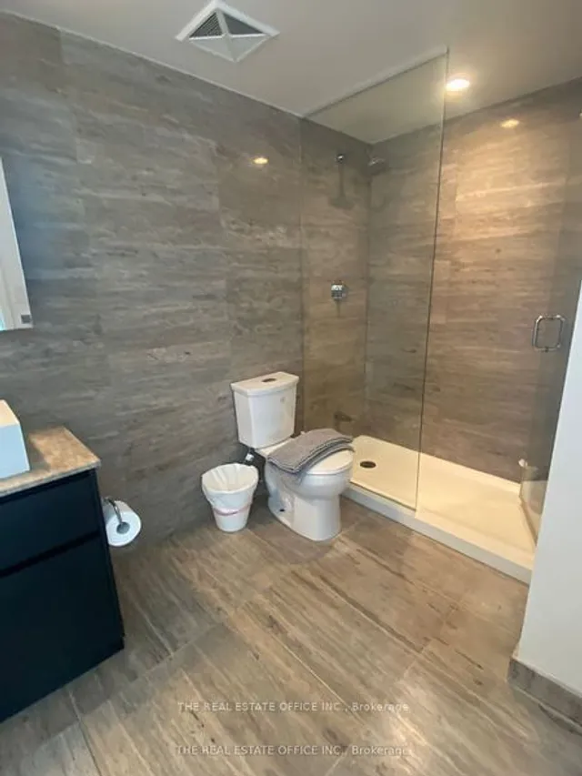 Additional image 15 of 112 Fort York Blvd Unit G09