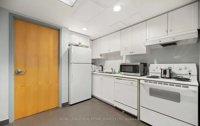 Additional image 36 of 43 Eglinton Ave Unit 605