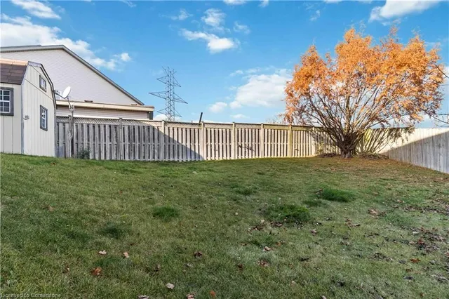 Additional image 44 of 27 Red Clover Cres