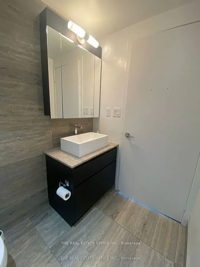 Additional image 27 of 112 Fort York Blvd Unit G09