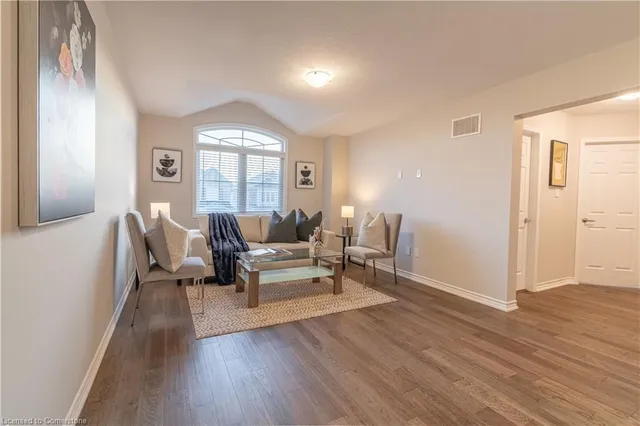 Additional image 24 of 37 Blue Oak Street