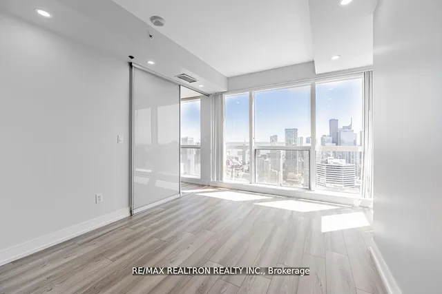 Additional image 17 of 386 Yonge St Unit 4909