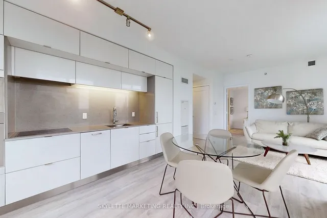 Additional image 11 of 15 Merchants' Wharf Unit 902