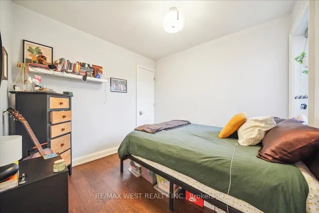 Additional image 18 of 33 Edwin Ave