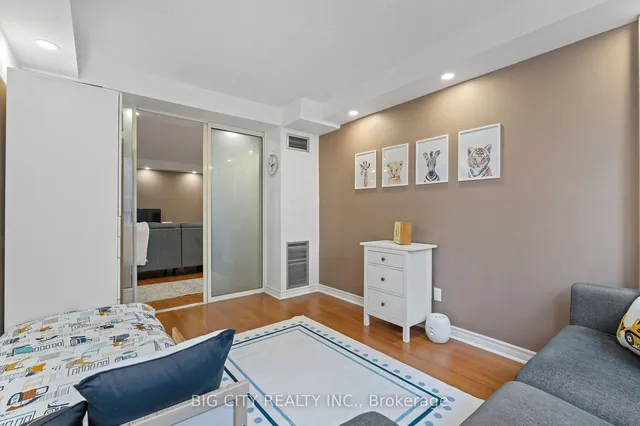 Additional image 13 of 633 Bay St Unit 721