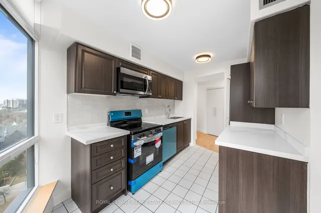 Additional image 12 of 1055 Bay St Unit 1605