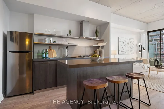 Additional image 8 of 560 King St Unit 1011