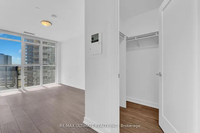 Additional image 16 of 225 Village Green Sq Unit 1006